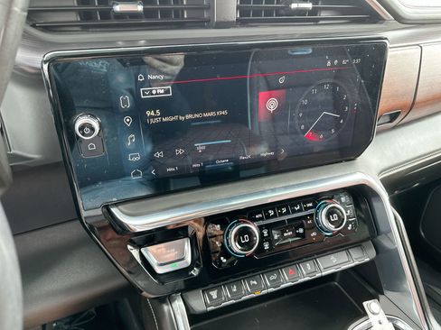 Used 2024 GMC Sierra 2500 Denali Ultimate image 16