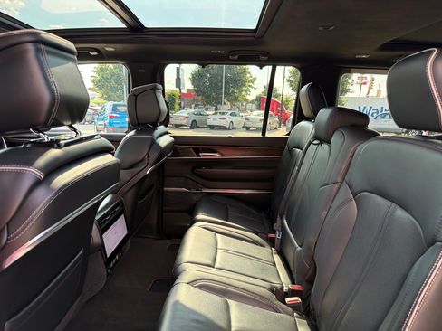 Used 2023 Jeep Grand Wagoneer Series II w/ Flexible Seating Group AWD/4WD image 22