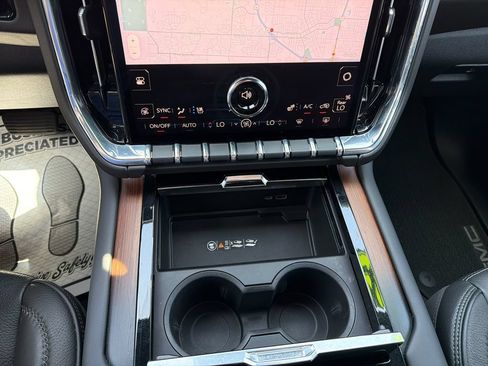 Used 2025 GMC Yukon Denali AWD/4WD image 35