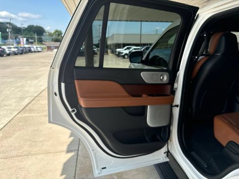 Used 2020 Lincoln Navigator Reserve w/ Luxury Package AWD/4WD image 19
