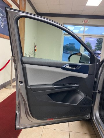 Used 2023 Volkswagen Taos SE AWD/4WD image 11
