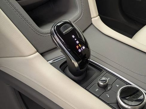 Certified 2024 Cadillac XT5 Premium Luxury w/ LPO, Floor Liner Package AWD/4WD image 17