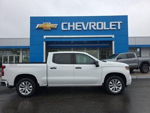 Used 2023 Chevrolet Silverado 1500 Custom image 3