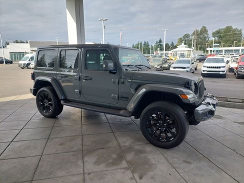 Used 2022 Jeep Wrangler Unlimited Sahara image 3
