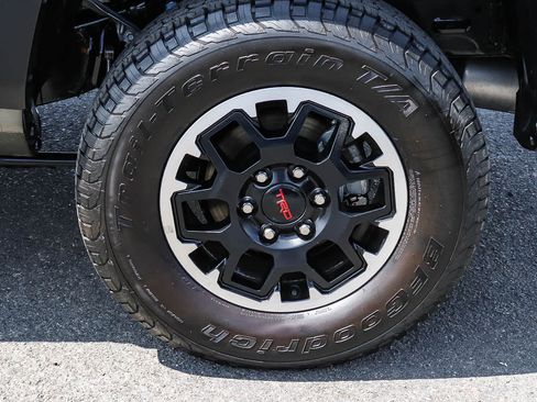 Used 2025 Toyota Tacoma TRD Off-Road AWD/4WD image 13
