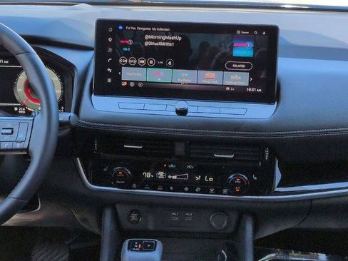 Certified 2025 Nissan Rogue SL w/ SL Premium Package FWD image 18