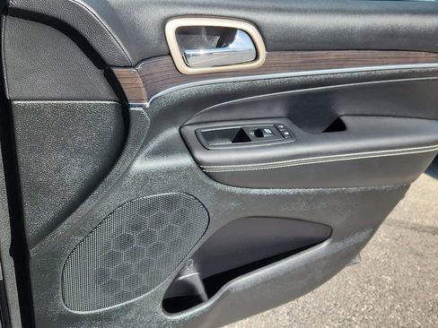 Used 2014 Jeep Grand Cherokee Overland image 16