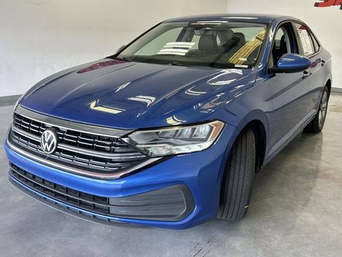 Used 2024 Volkswagen Jetta SE FWD image 8