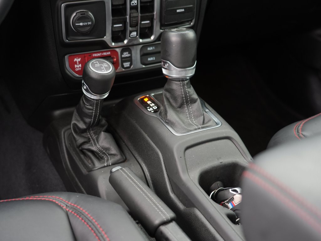 Used 2025 Jeep Wrangler Unlimited Rubicon AWD/4WD image 24