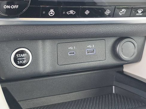 Used 2023 Nissan Rogue SL AWD/4WD image 28