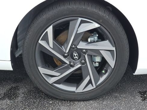 Certified 2025 Hyundai Elantra SEL FWD image 24
