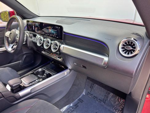 Used 2022 Mercedes-Benz GLB 250 w/ AMG Line image 14