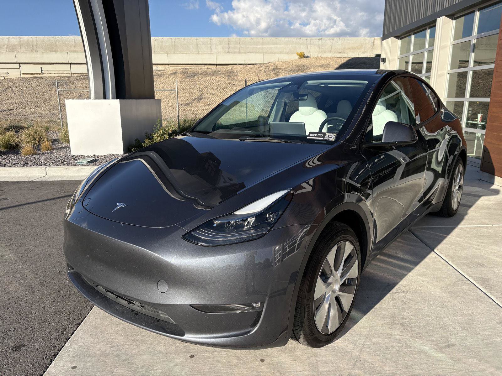 Used 2023 Tesla Model Y 2WD image 4