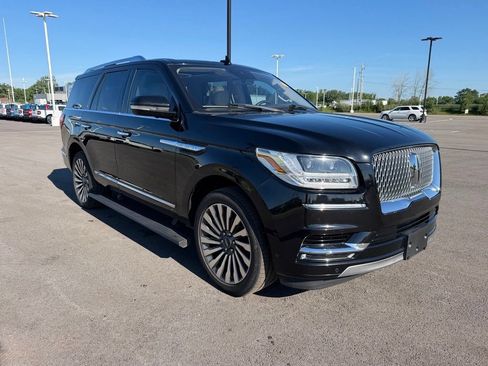 Used 2018 Lincoln Navigator Reserve w/ Technology Package AWD/4WD image 3