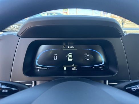 Certified 2025 Hyundai Elantra SE FWD image 17