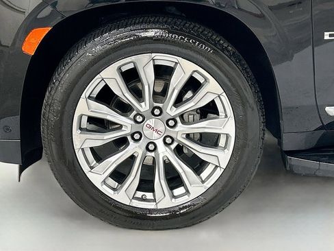 Used 2024 GMC Yukon XL Denali w/ Advanced Technology Package image 35