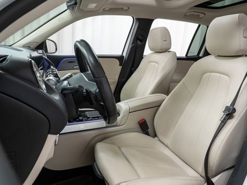 Certified 2021 Mercedes-Benz GLB 250 4MATIC w/ Premium Package image 13