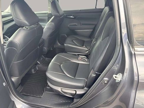 Used 2023 Toyota Highlander XLE image 20