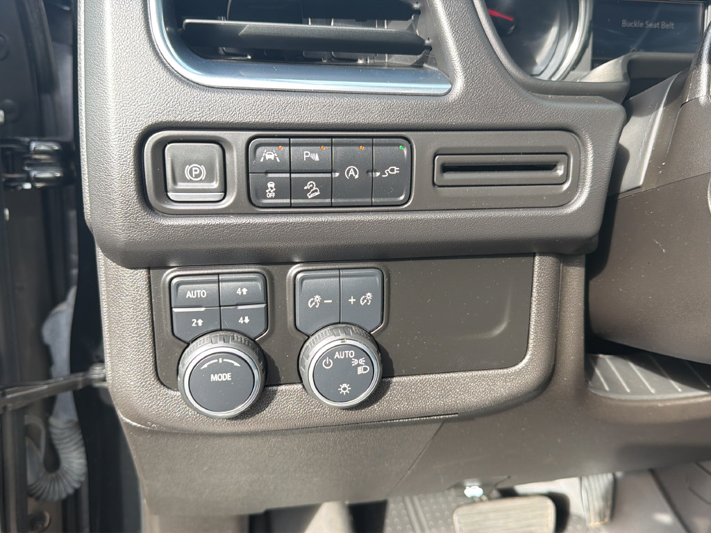Used 2021 Chevrolet Tahoe Z71 w/ Luxury Package AWD/4WD image 22