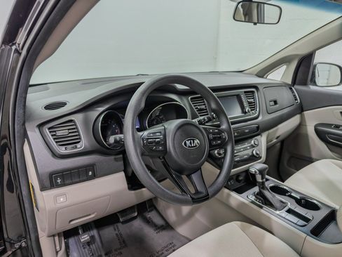 Used 2019 Kia Sedona LX FWD image 12