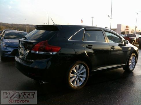 Used 2015 Toyota Venza LE image 2