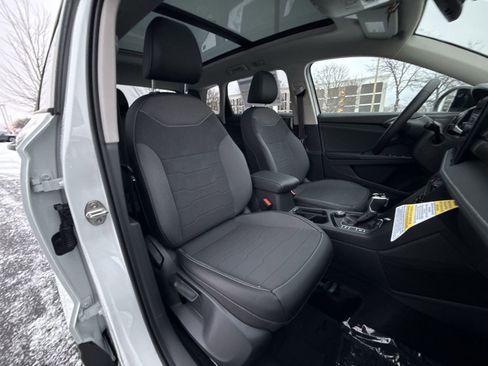 New 2026 Volkswagen Taos SE image 25