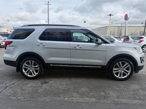 Used 2017 Ford Explorer XLT w/ Equipment Group 202A image 5