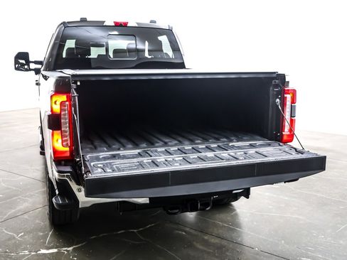 Used 2024 Ford F250 Lariat w/ Chrome Package image 23