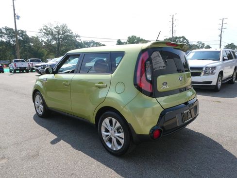 Used 2016 Kia Soul + FWD image 8