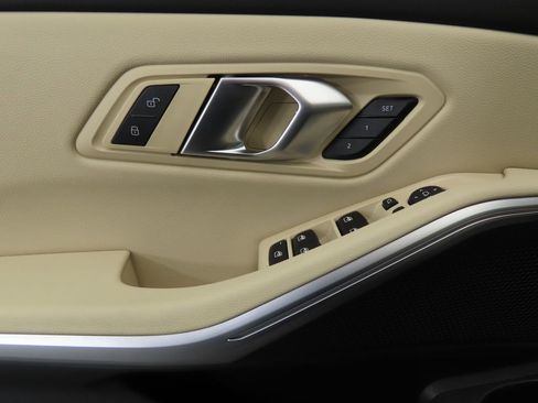 Certified 2025 BMW 330i Sedan w/ Premium Package image 22