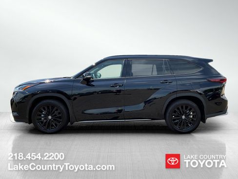 Used 2026 Toyota Highlander XSE AWD/4WD image 2