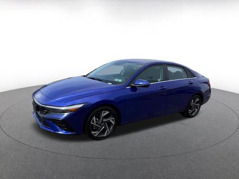Used 2025 Hyundai Elantra Limited image 6