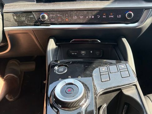 Certified 2025 Kia Sportage EX w/ EX Premium Package AWD/4WD image 15
