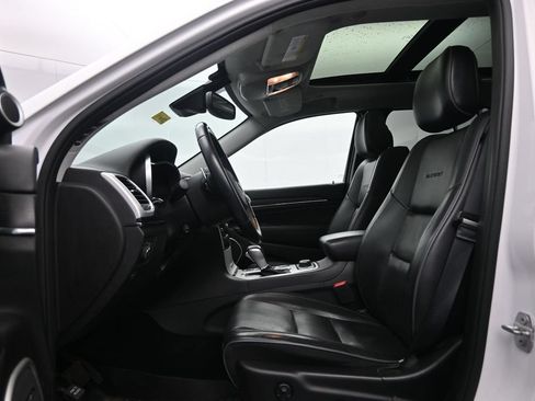 Used 2019 Jeep Grand Cherokee Summit AWD/4WD image 23