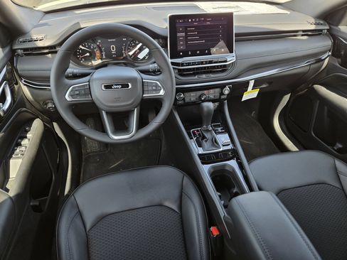 New 2026 Jeep Compass Latitude image 20