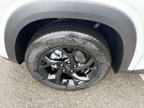 New 2026 Chevrolet Trax LT w/ Midnight Edition FWD image 9