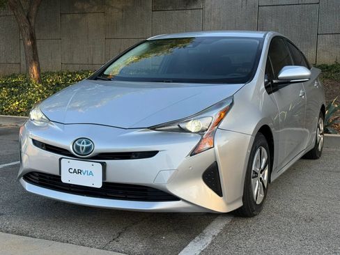 Used 2017 Toyota Prius Two w/ Prius Two Safety Plus Package FWD image 3