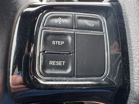 Used 2018 Dodge Grand Caravan SE FWD image 17
