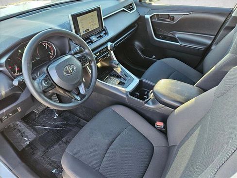 Used 2025 Toyota RAV4 LE image 9