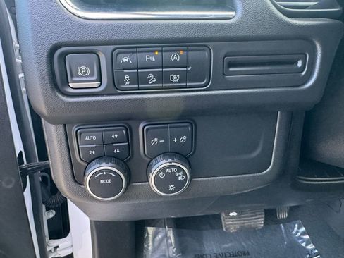 Used 2023 Chevrolet Tahoe Z71 w/ Luxury Package image 20