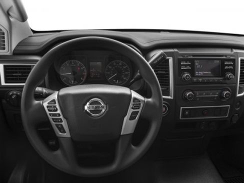 Used 2017 Nissan Titan S image 10