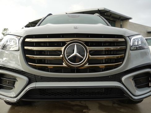 New 2026 Mercedes-Benz GLS 450 4MATIC image 10