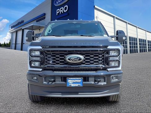 New 2026 Ford F250 Lariat w/ Black Appearance Package image 27