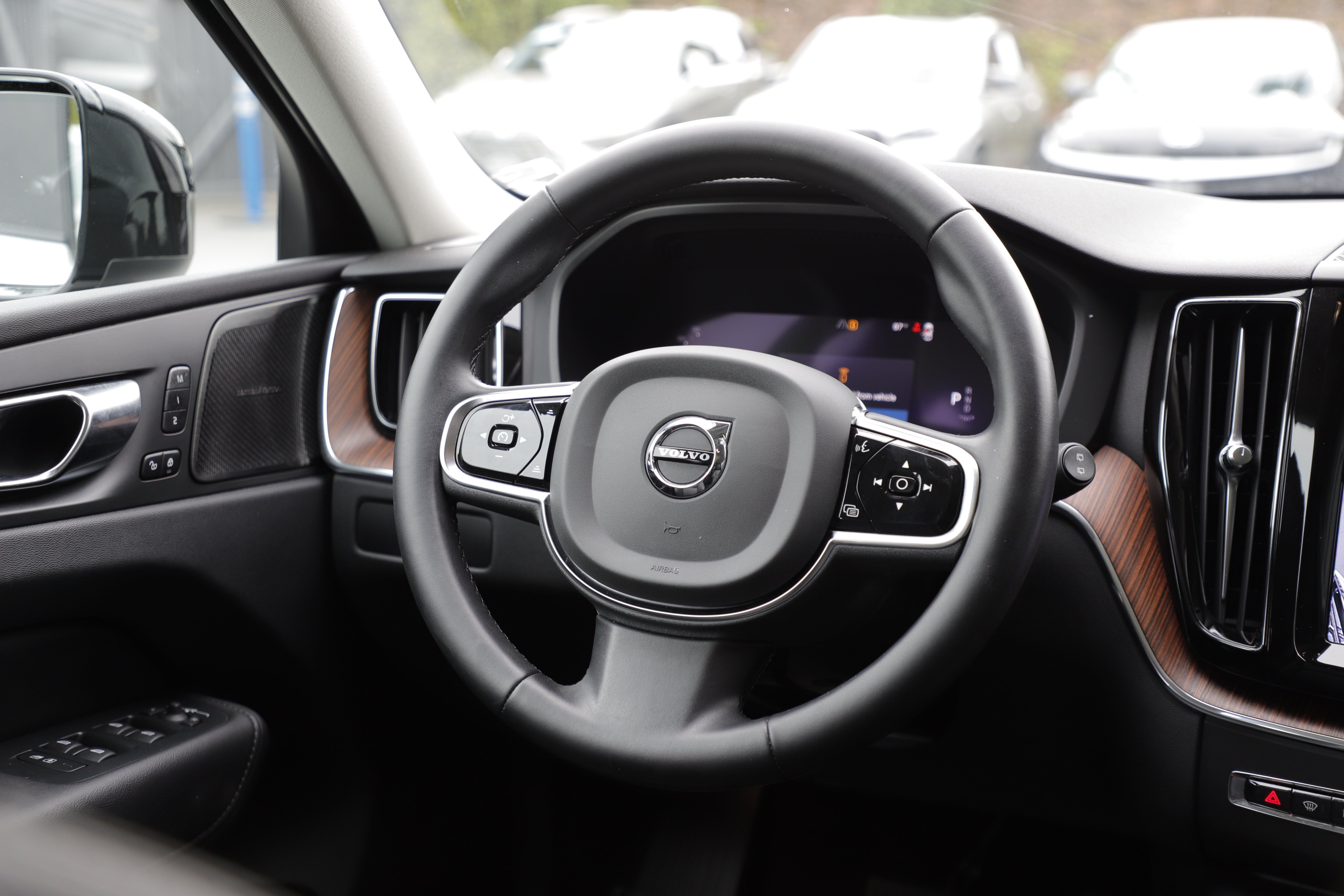 Used 2023 Volvo XC60 B5 Plus w/ Climate Package AWD/4WD image 16