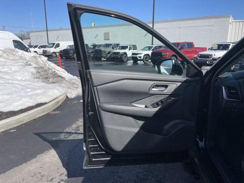 Used 2026 Nissan Rogue SV image 33