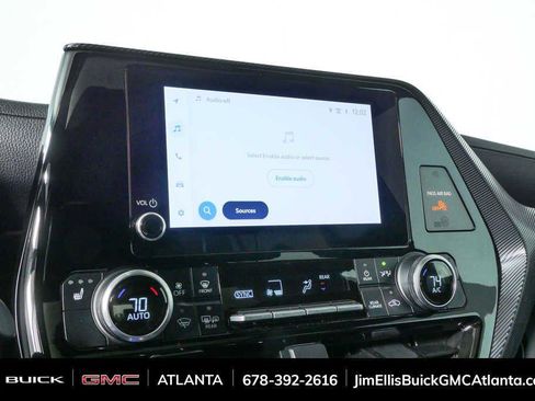 Used 2024 Toyota Highlander XSE FWD image 13