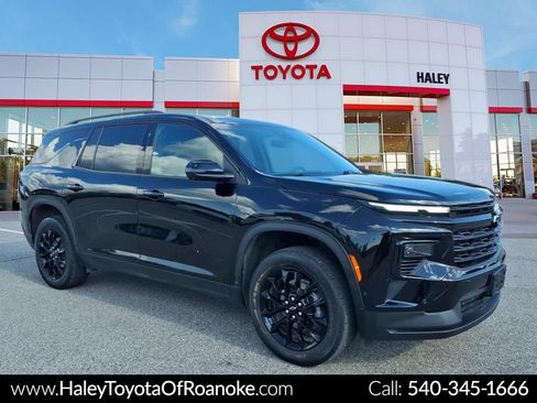 Used 2024 Chevrolet Traverse LT w/ Enhanced Driving Package AWD/4WD image 1