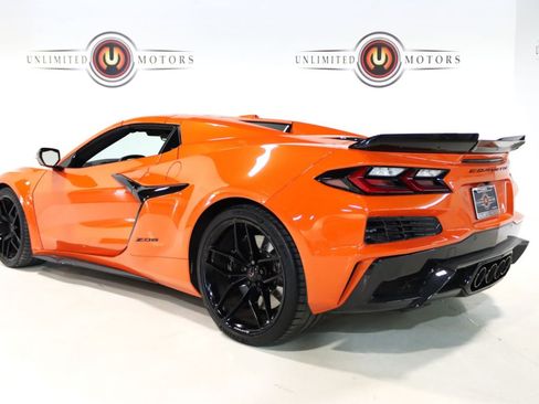 Used 2025 Chevrolet Corvette Z06 RWD image 3