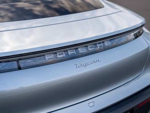 Certified 2025 Porsche Taycan AWD/4WD image 30