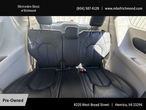 Used 2024 Chrysler Pacifica Touring-L FWD image 17